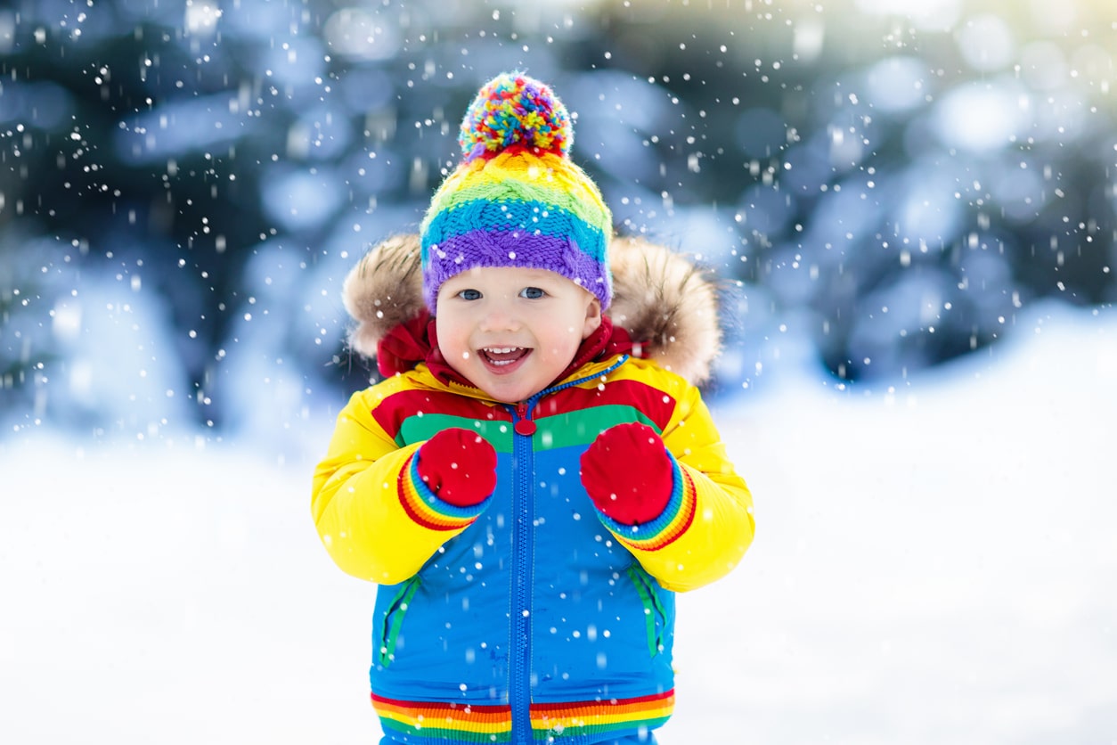 Neige : nos idées d’activités accessibles aussi aux tout-petits !