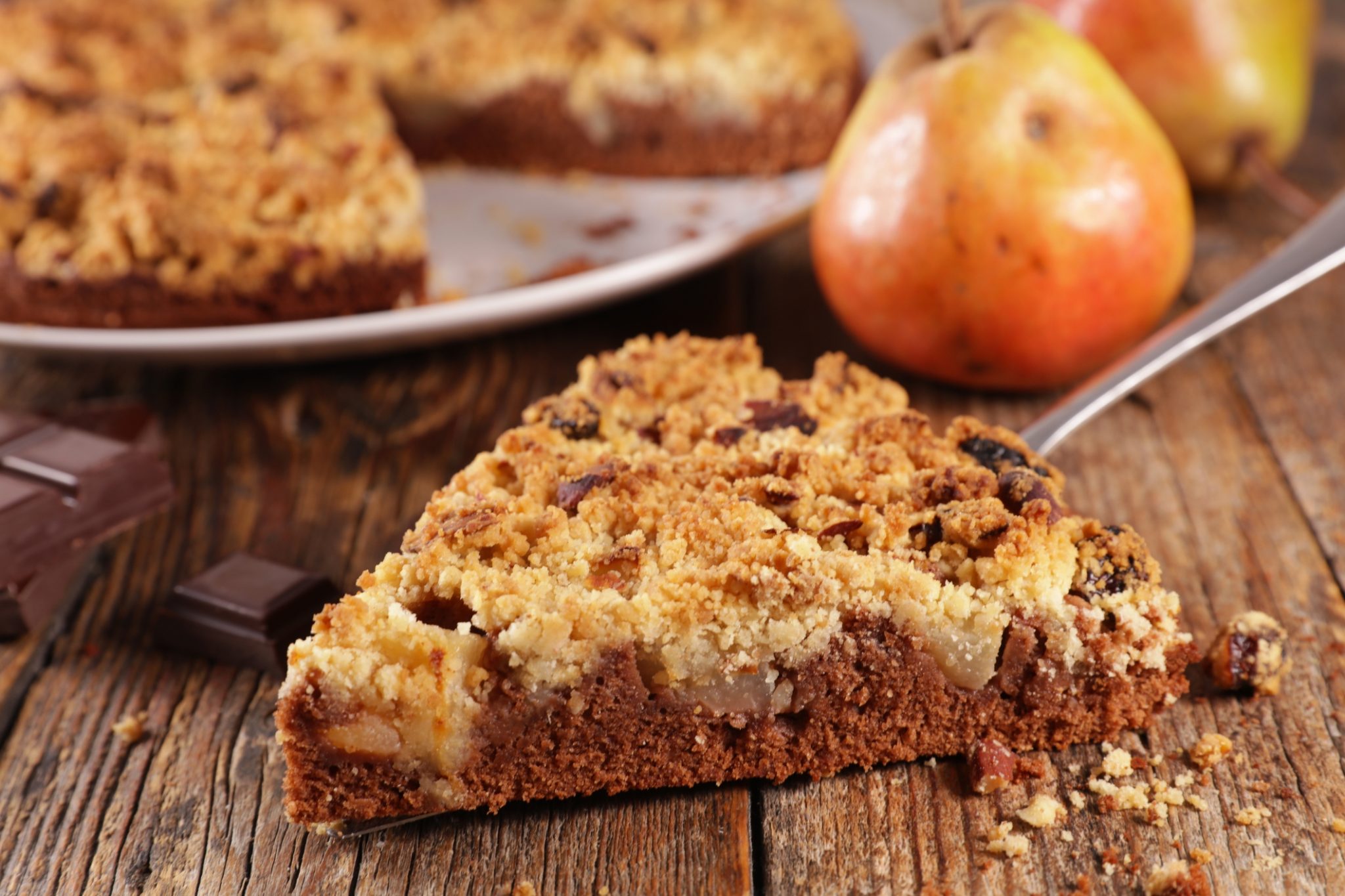 Les étapes pour un crumble poire chocolat prêt en un clin d'œil