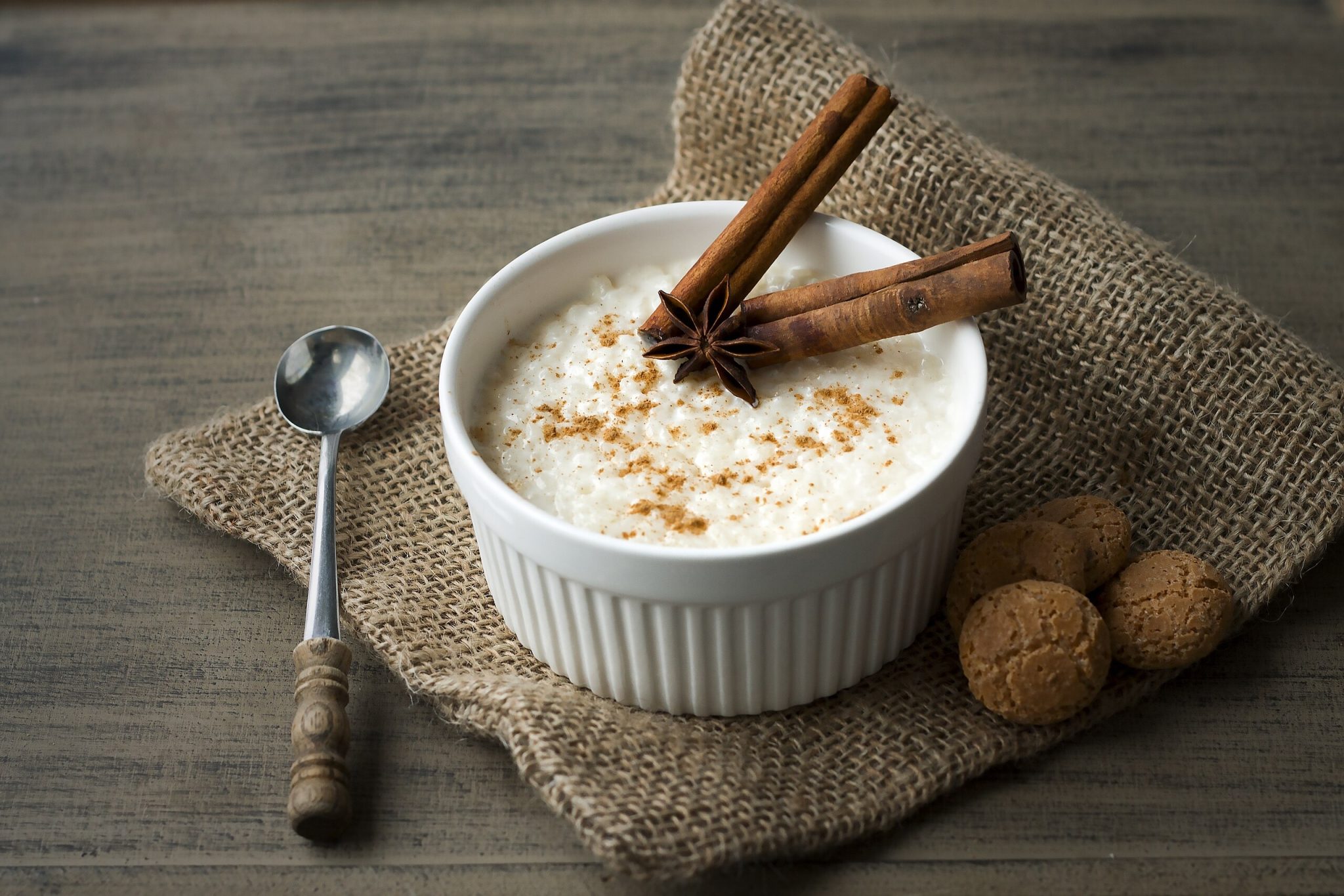 Gâteau de riz au caramel : douceur fondante et croûte dorée